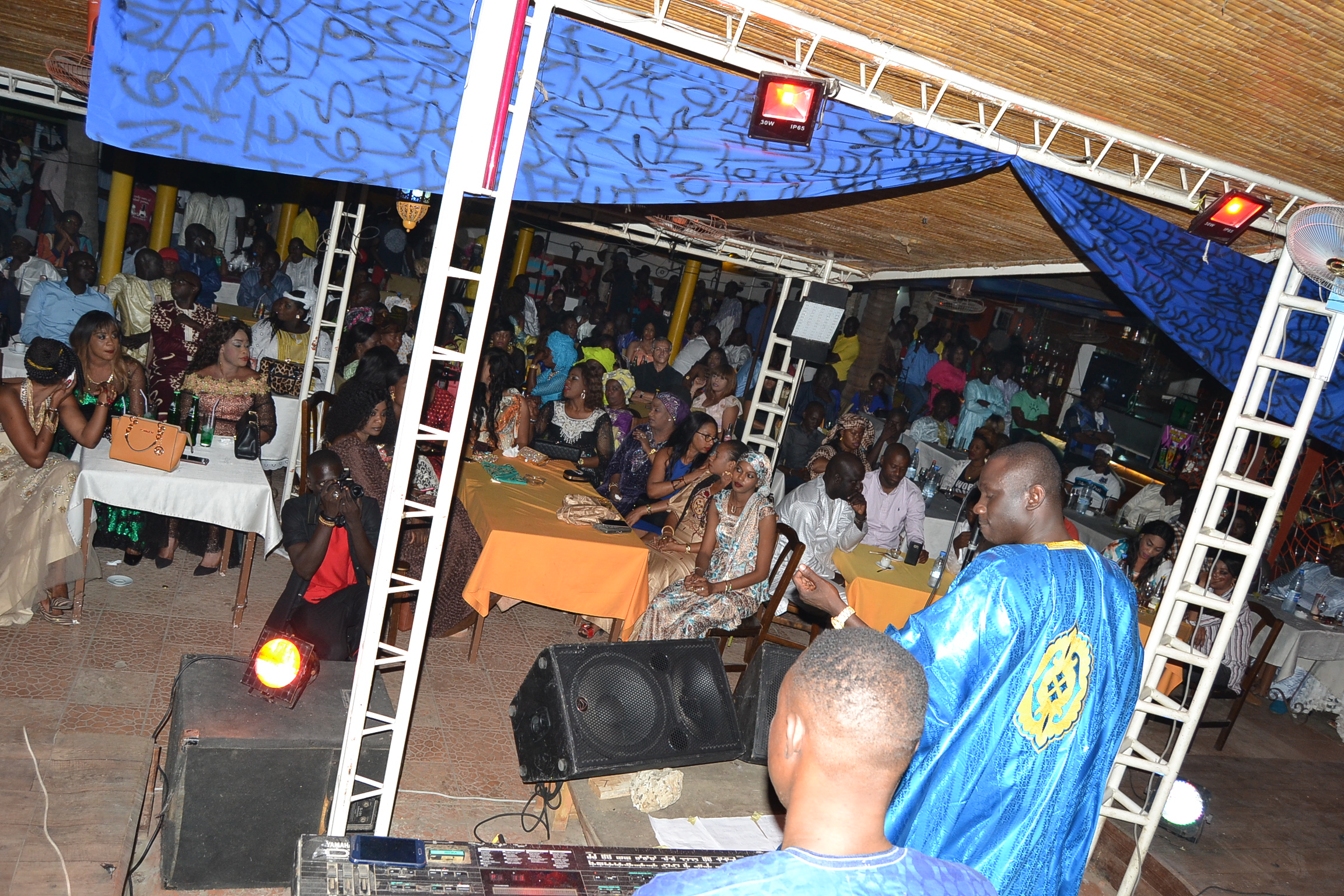 PAPE DIOUF REMET LE JUST 4 U A SA PLACE. REGARDEZ