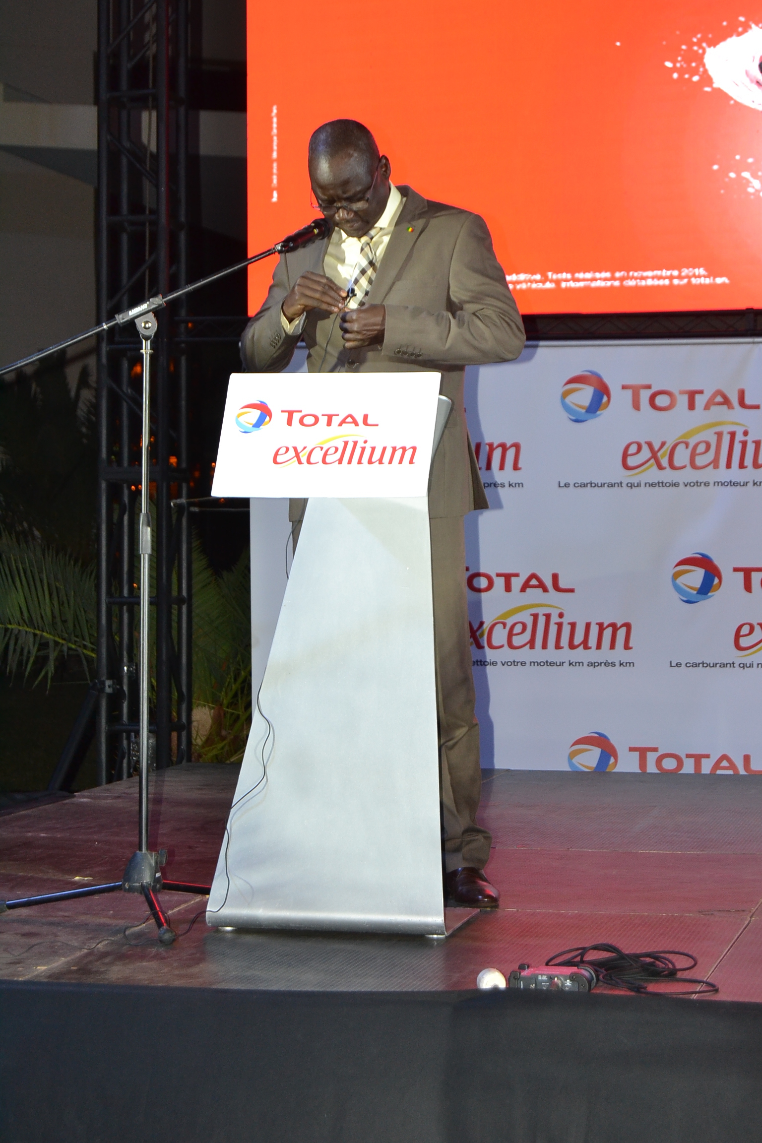 Lancement nouveau carburant, Total Excellium porte son choix sur le chanteur Pape Diouf.