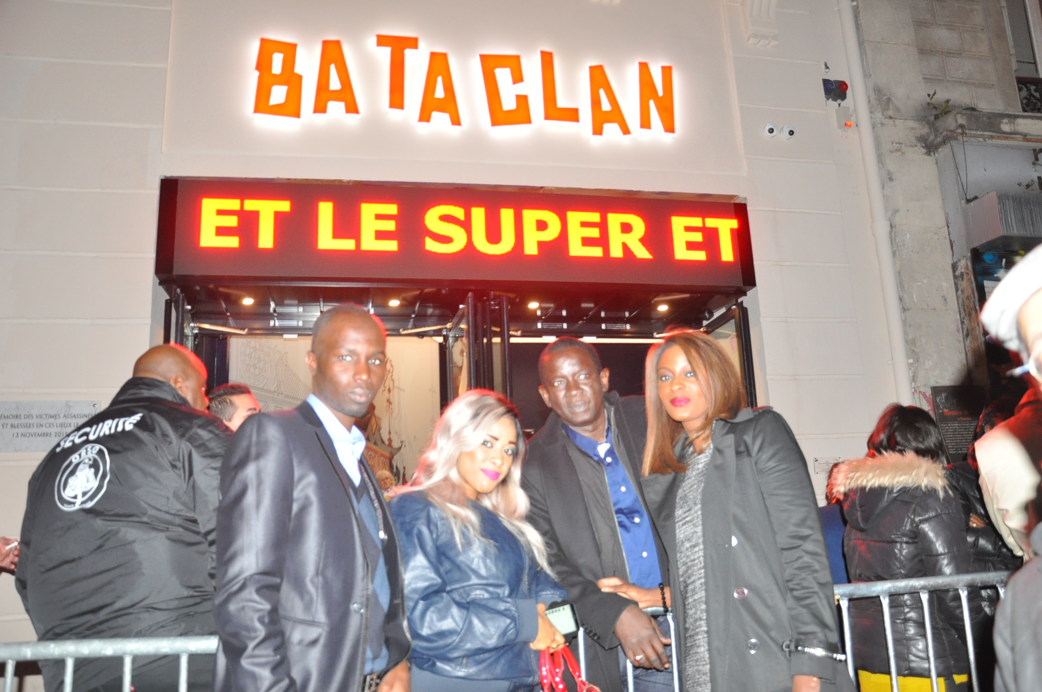 Dame Dieng PDG ALLO INFORMATIQUE et son épouse Amira en compagnie Mara digne au Bataclan.