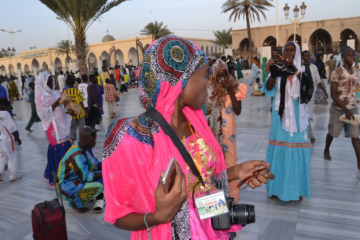 LA CHRONIQUEUSE people de "Petit Dej" sur Walf tv, Nafissatou Dieye montre sa facette de "Yaye Fall" au magal de Touba.