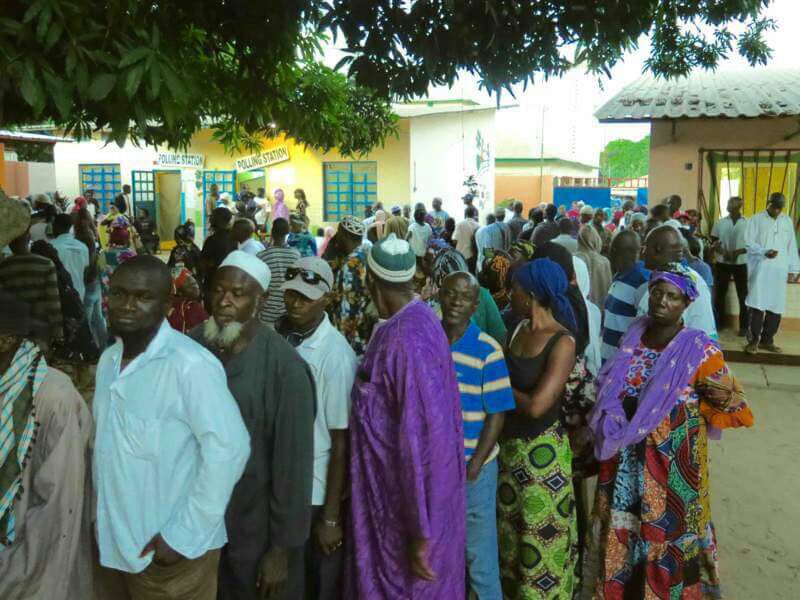 En images des élections en Gambie.