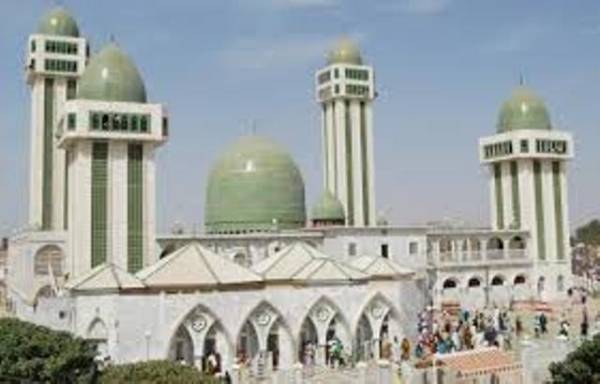 Les talibés mourides de Serigne Babacar Mbacke  » Moukabaro  » nettoient Medina Baye