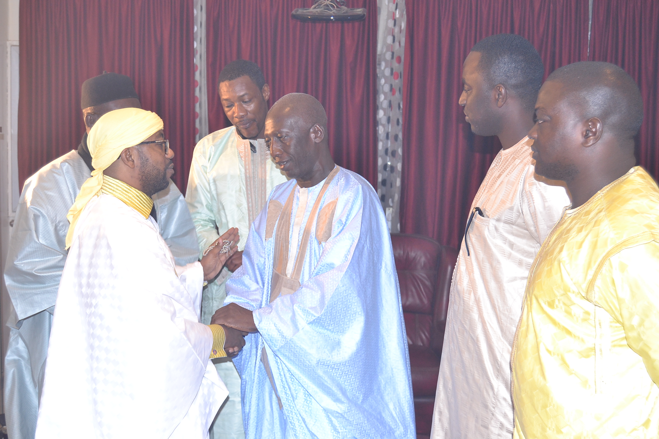 MAOLOUD: Visite officielle du ministre Cheikh Mbacké Sakho chez Sheikh ALASSANE SENE à Ouest foire.