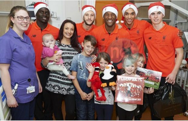 Sadio Mané et les stars de Liverpool ont effectué leur visite annuelle de Noël à l’hôpital des enfants