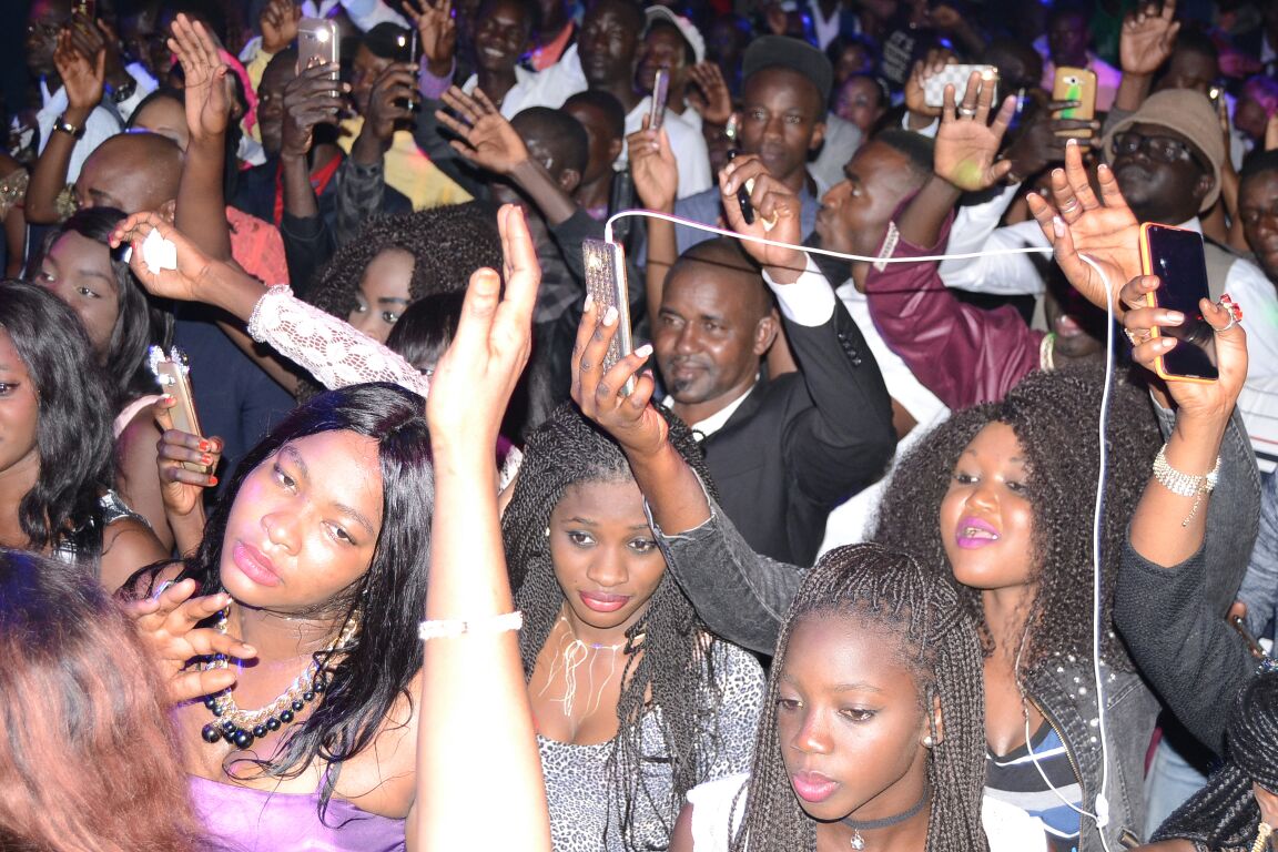 ST SYLVESTRE: Pape Diouf boucle 2016 dans la chaleur du SARABA avec un publique surexcité.
