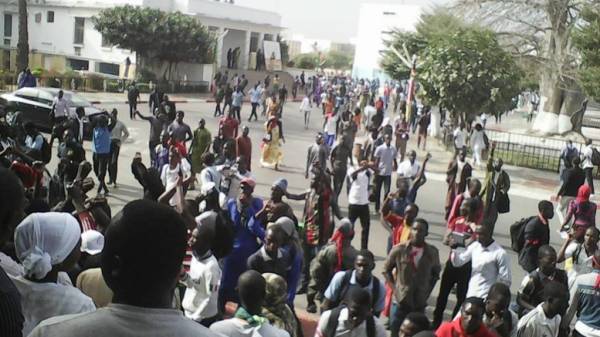 Bagarre à la machette à l’Ucad: plusieurs étudiants sabrés du sang dans le campus...