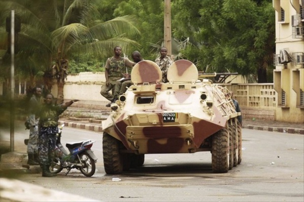 Urgent: Après les check-points, Yahya Jammeh sort ses chars dans les rues de la Gambie