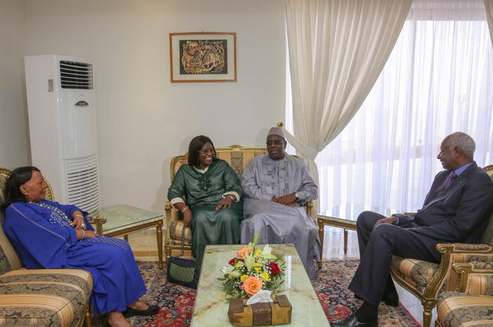 Photo : Macky SALL et Marième Faye Sall rendent visite au Président Abdou Diouf et Elizabeth Diouf