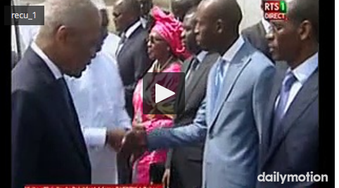 Aeroport LSS : Le Président Adama Barrow accueilli par le Président Macky Sall …Regardez