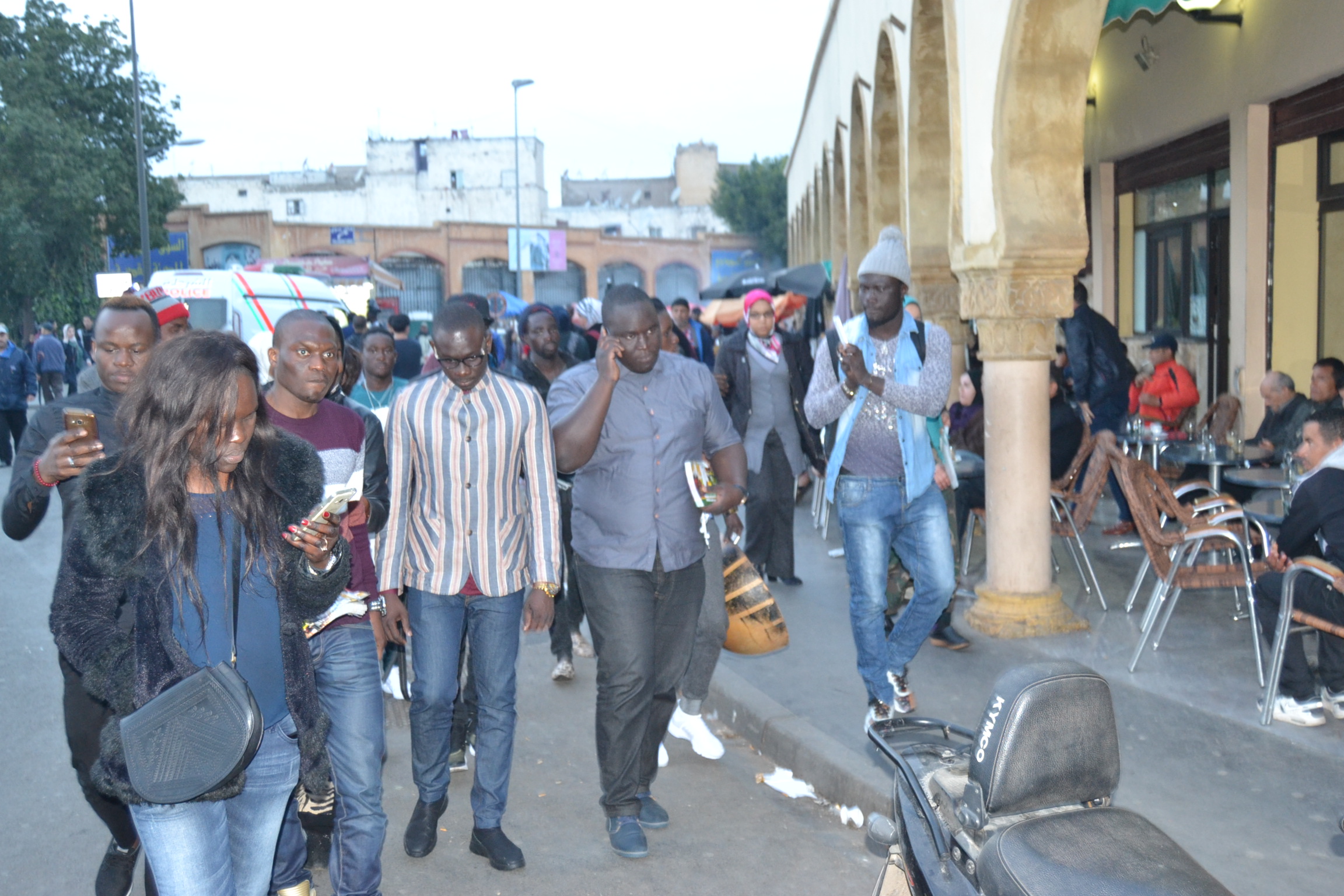 GRAND BÉGUÉ CASABLANCA: Pape Diouf rencontre les Sénégalais au marché Médina de Casa. Regardez