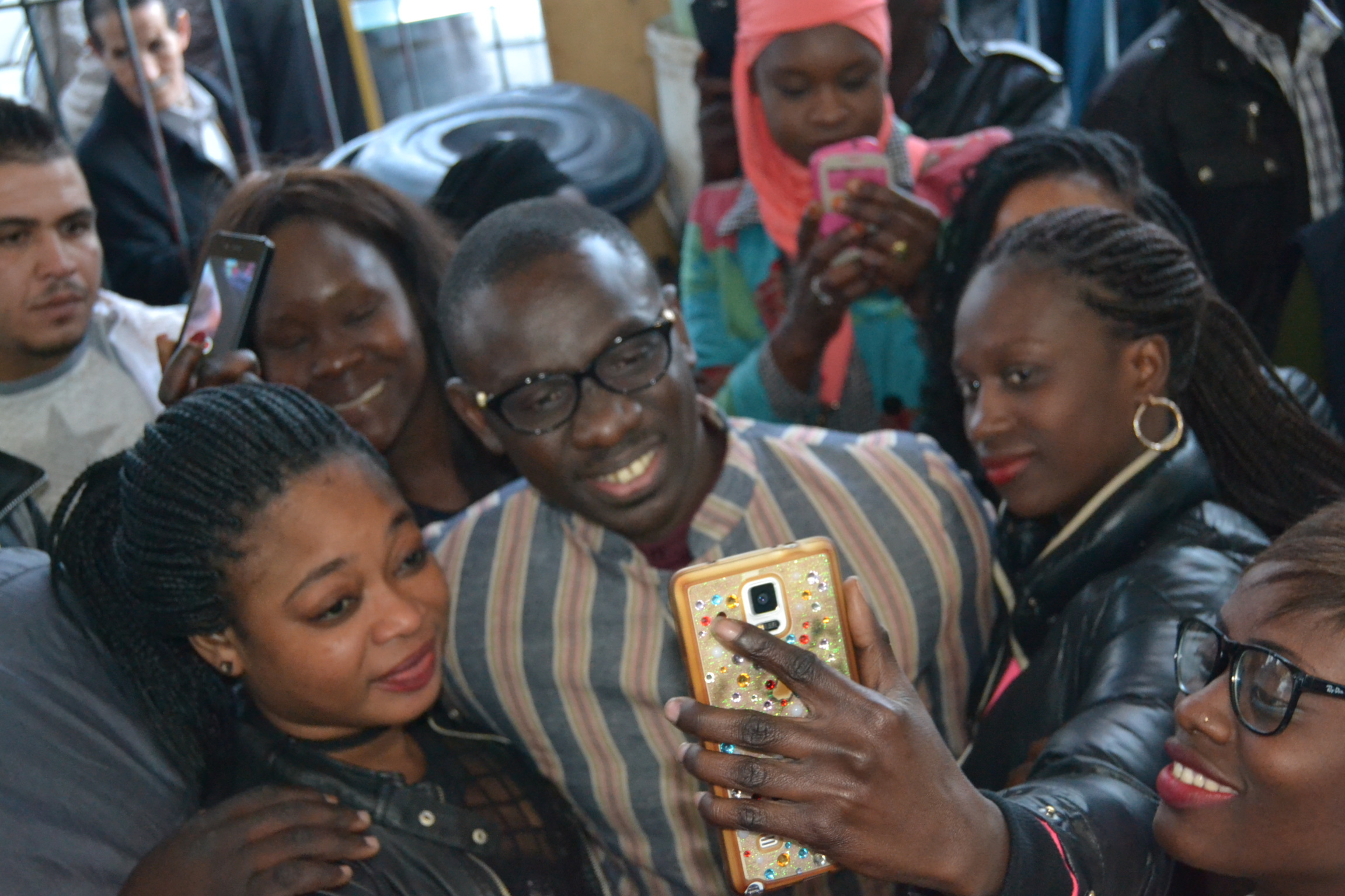 GRAND BÉGUÉ CASABLANCA: Pape Diouf rencontre les Sénégalais au marché Médina de Casa. Regardez