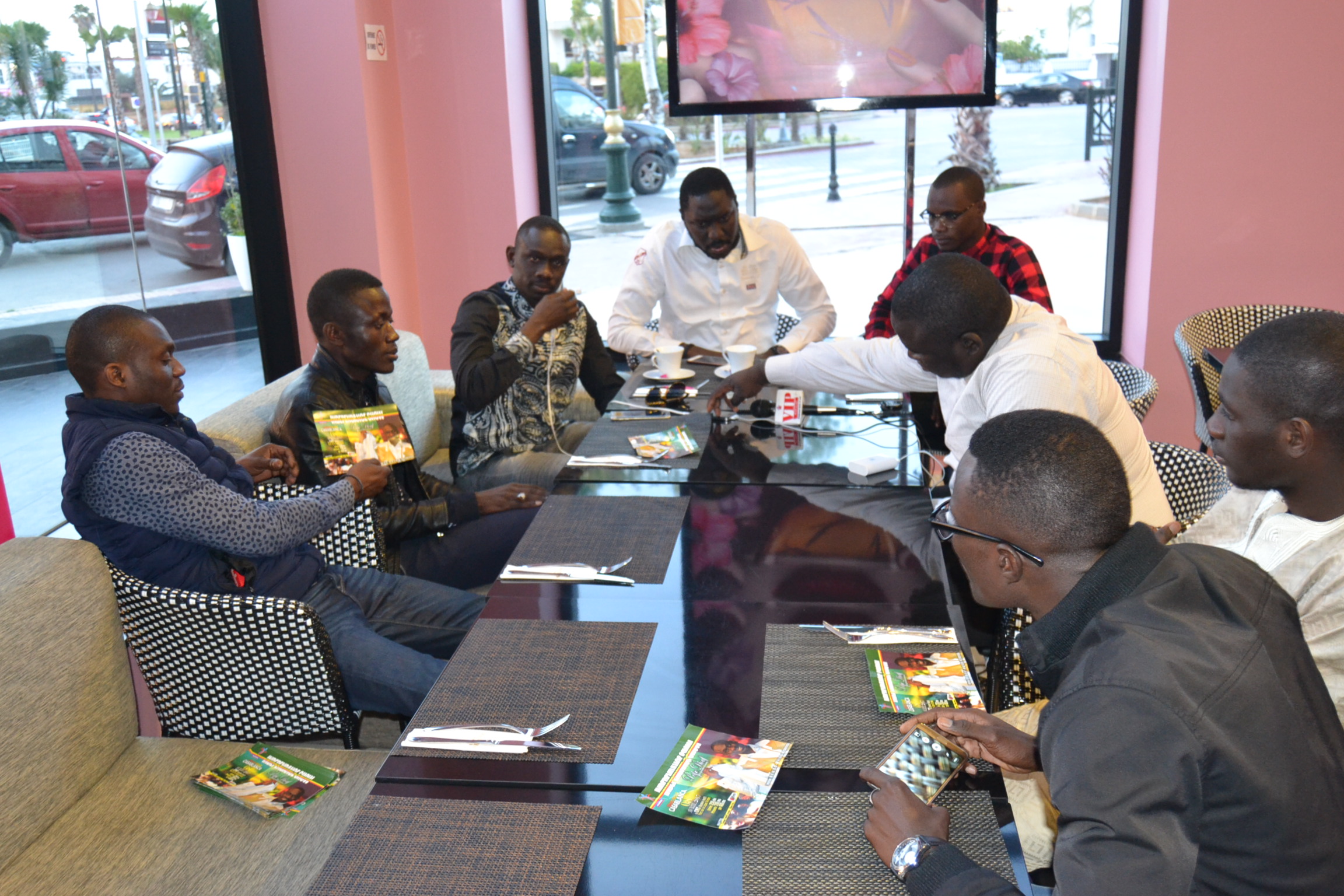 JOUR J- 10: L'Association des étudiants de Rabat dans les préparatifs du "GRAND BÉGUÉ" de Casablanca le 08 Avril avec Pape Diouf. Regardez