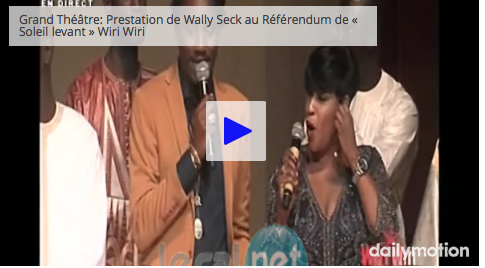 Grand Théâtre: L'entrée spectaculaire de Soumboulou Bathily accueillie par JoJo au "Référendum" de la troupe Soleil levant...Regardez