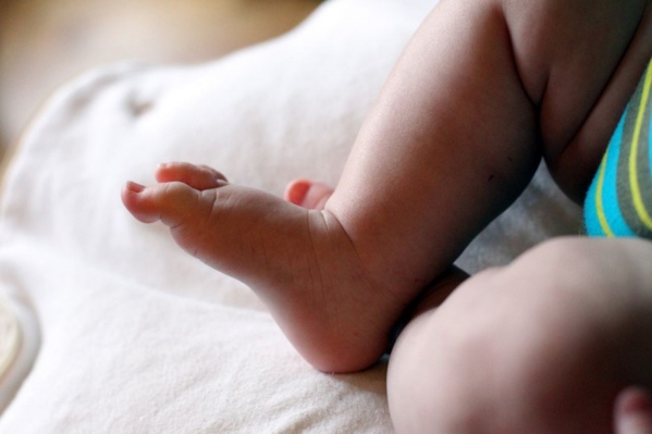 Italie: elle achète un bébé 20 000 euros puis le rend, parce qu'il est métis