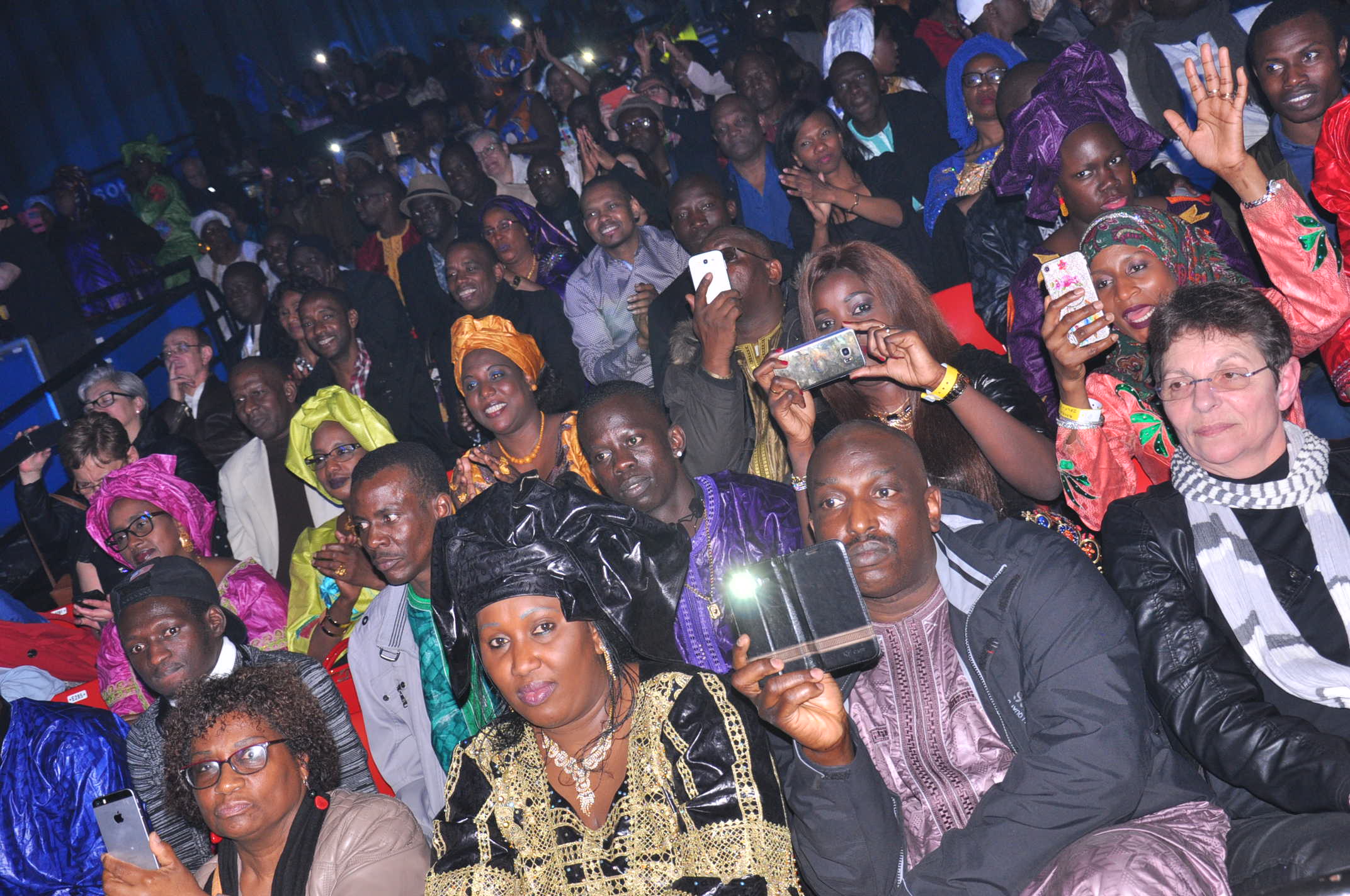 Le roi du "YELA", Baba Maal met le paquet et draine du monde au Zenith de Paris.