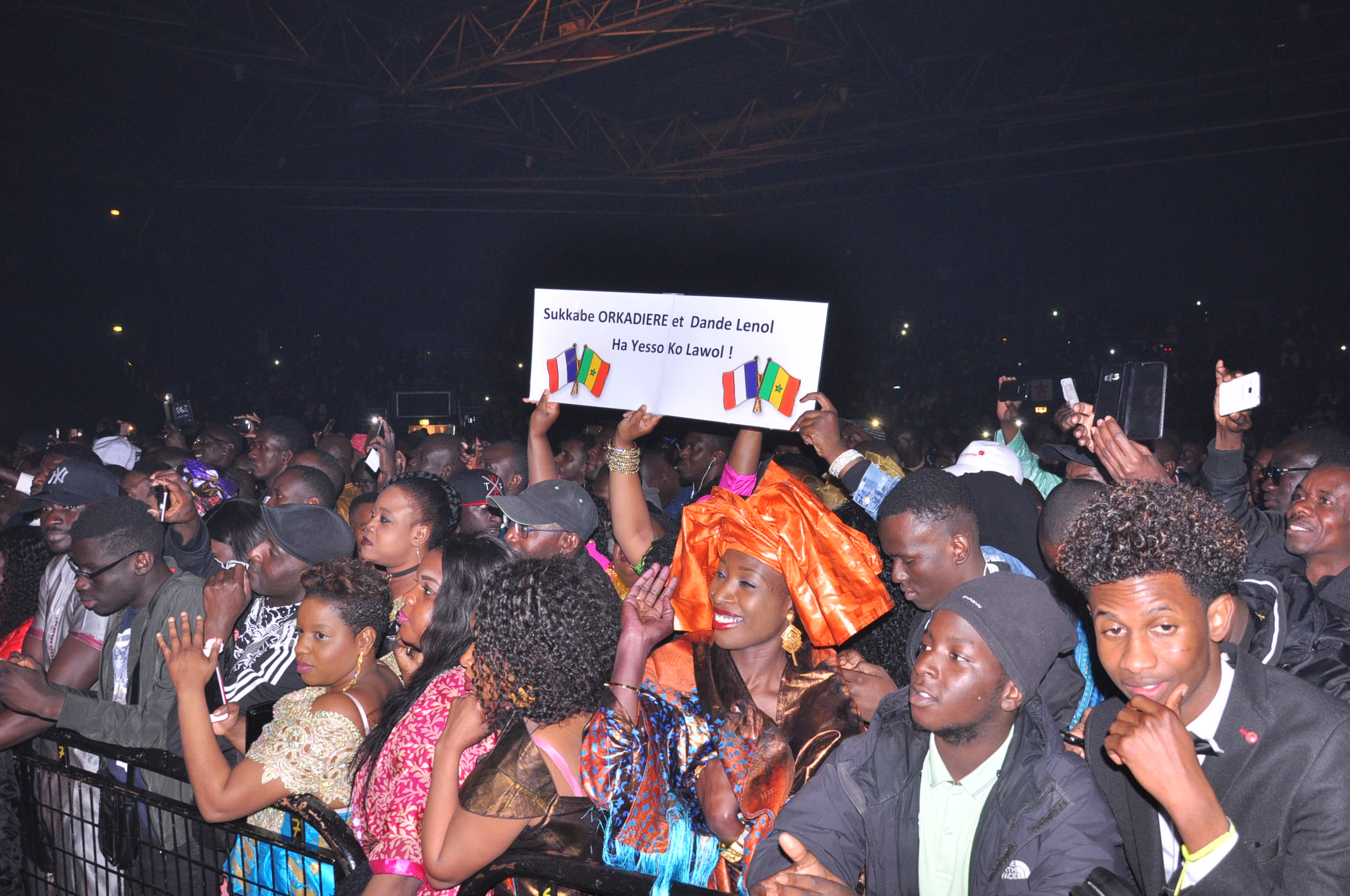 Le roi du "YELA", Baba Maal met le paquet et draine du monde au Zenith de Paris.