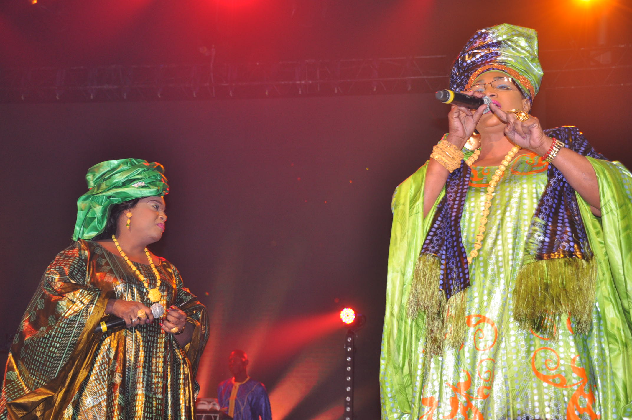 Le roi du "YELA", Baba Maal met le paquet et draine du monde au Zenith de Paris.