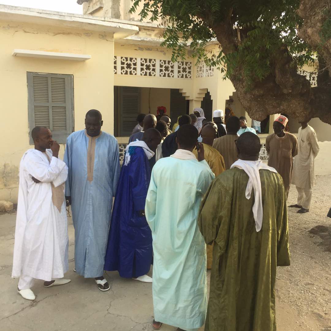 Serigne Abdou Lahat Gaindé Fatma, chargé de la com du grand Magal de Touba en compagnie de Serigne Abdourahmane de feu Serigne Kosso à Mbao.