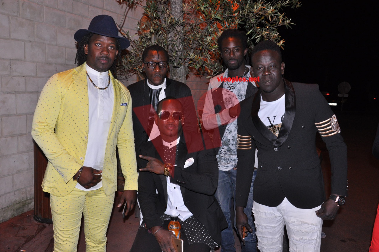 La famille "SING SING" en action au Dock Eiffel de Paris avec Pape diouf.