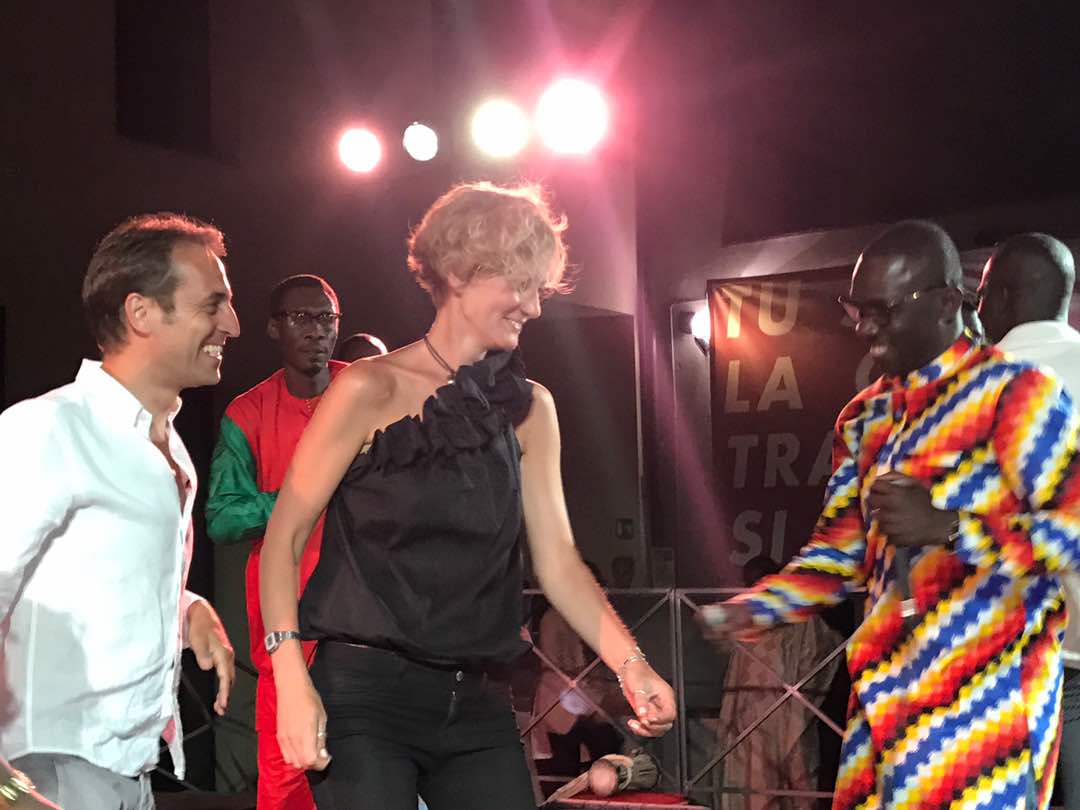 En images du concert de Pape Diouf à Prato en Italie ce samedi. Regardez