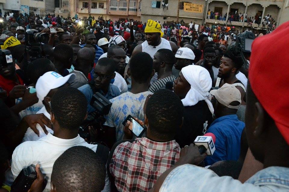 OPEN PRESS: Modou Lo mobilise aux Parcelles Assainies et reçoit la visite du ministre de finances Amadou Ba.