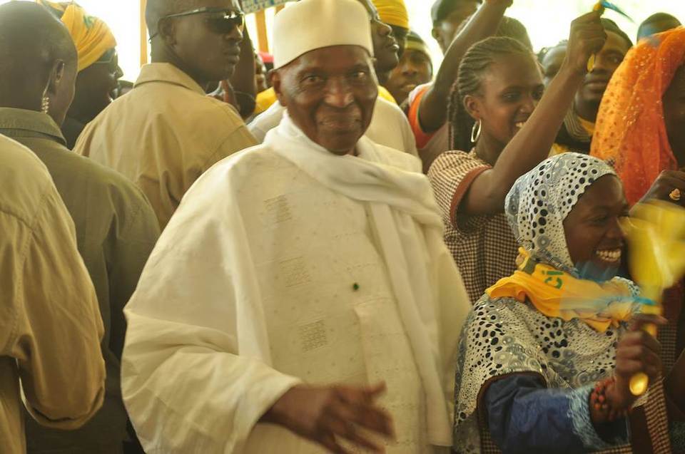 Premières tendances: Wade garde le sourire à Touba