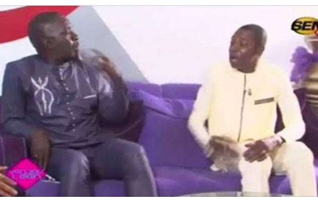 Vidéo – Incroyable : Énervé, Thiamass s’en prend rudement à Tonton Tapha « Django djongoo.. » et quitte le plateau !