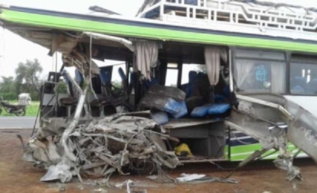 Quelques images choquants de l’accident du bus qui transportait les étudiants à Kaolack