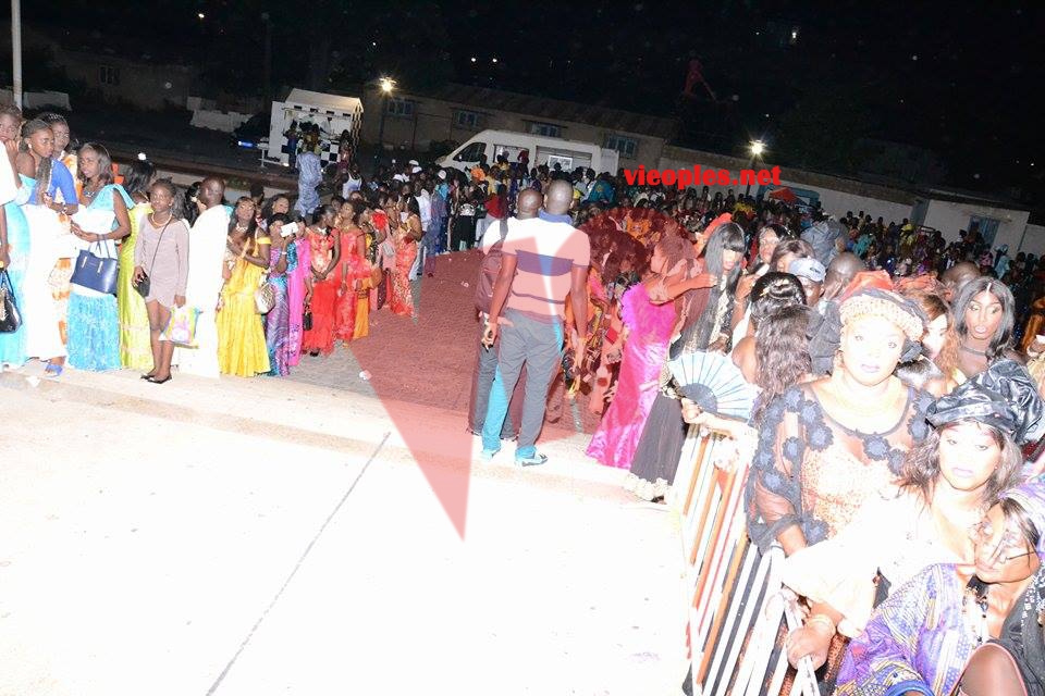 Premiers images: Momo Dieng draine du monde pour sa première sortie au grand theatre.