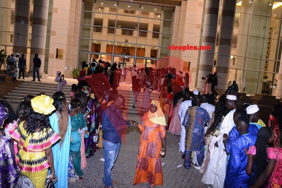 Premiers images: Momo Dieng draine du monde pour sa première sortie au grand theatre.