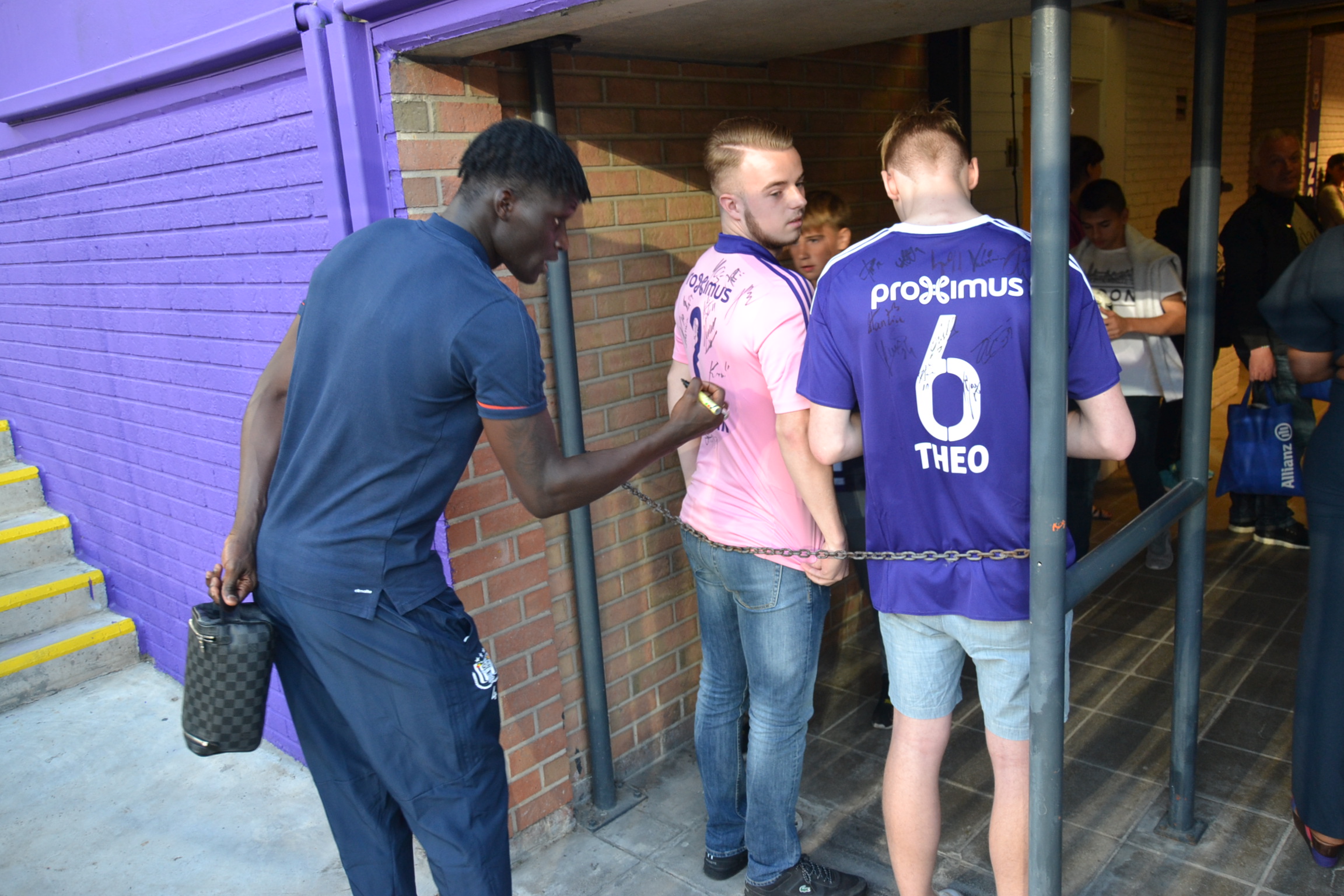 Viviane et le "Djolof band" au Stade d'Anderlech pour supporter Kara Mbodj.