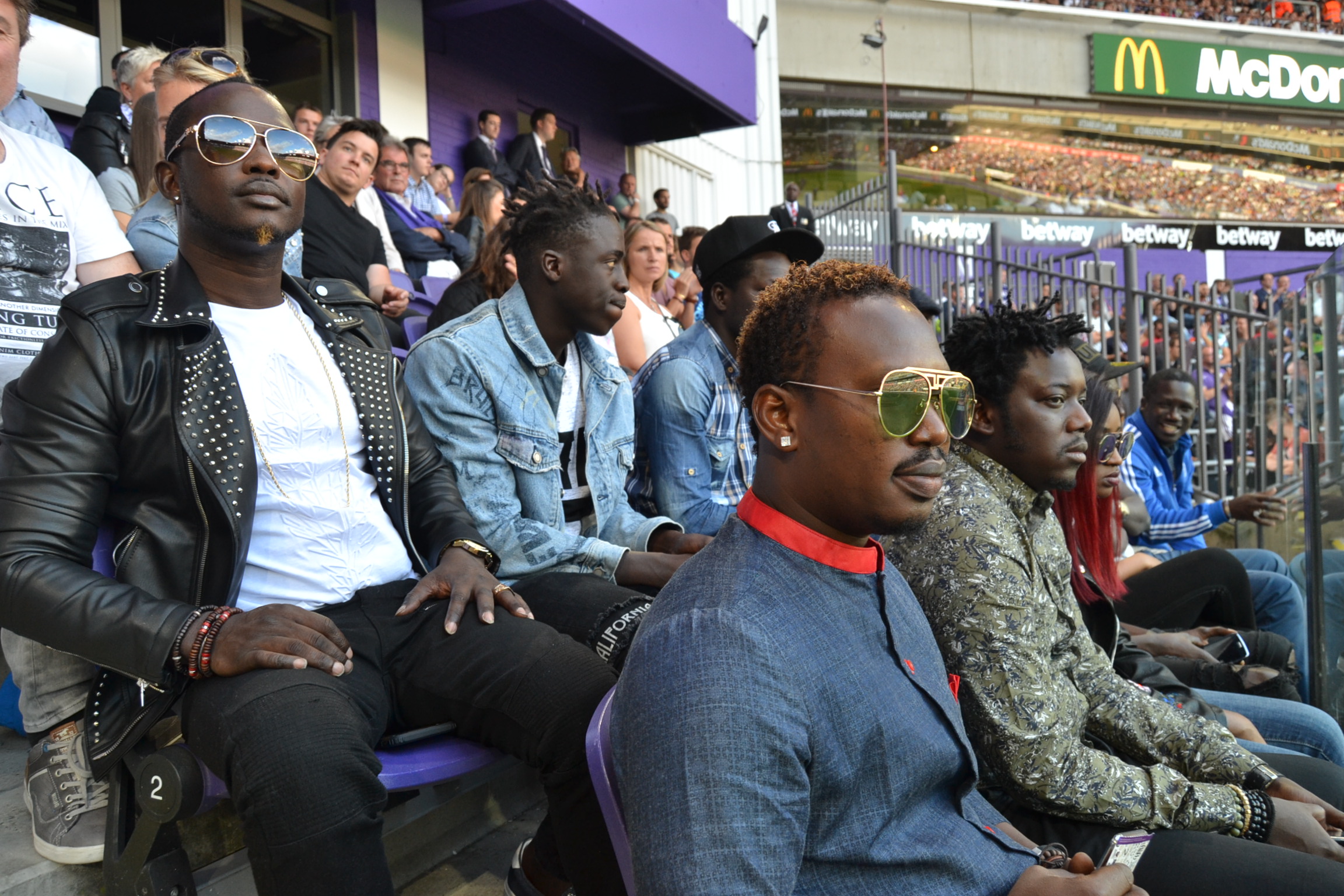 Viviane et le "Djolof band" au Stade d'Anderlech pour supporter Kara Mbodj.