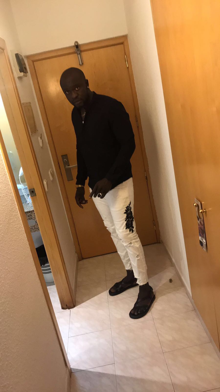 Le Gap le Parisien savoure ses moments de détentes à IBIZA en Espagne en compagnie de Kha Ndiaye Zidane pour le show de Waly Seck;