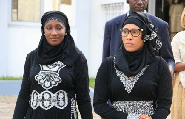 Les 2 épouses de Adama Barrow F. Bah et Sarjo… toujours proche, …Sagnsè à couper le souffle