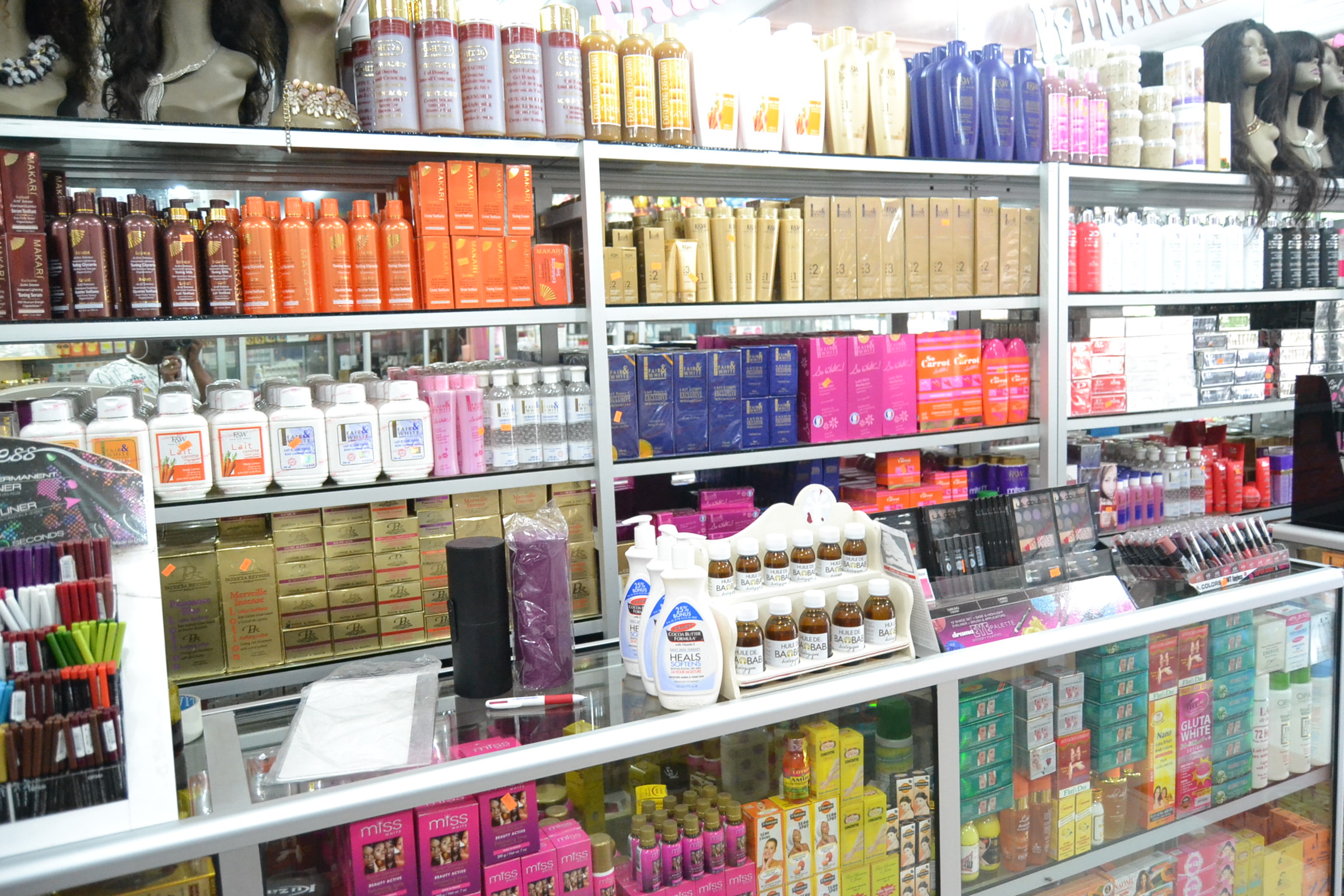 L'ESPRIT COSMETIQUE vous ouvre les portes de son institut de beauté: Une beauté silhouette à Dieppeul en face clinique Raby.