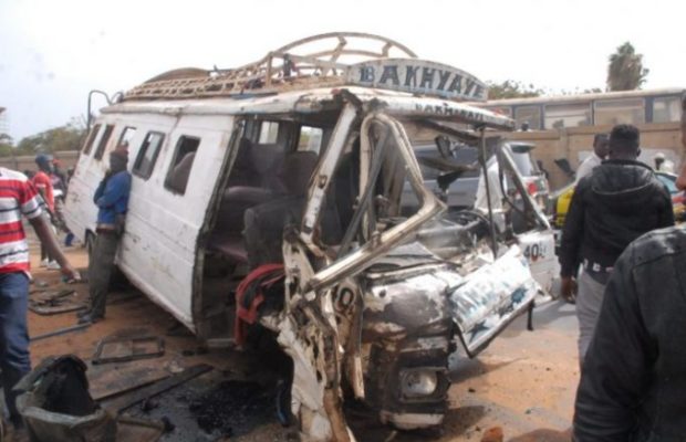 Accident à Grand-Yoff : un car Ndiagua Ndiaye heurte violemment un homme