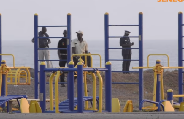 Vidéo: Les forces de l’ordre ont procédé à l’explosion d’un obus sur la Corniche Ouest à Dakar – Regardez.