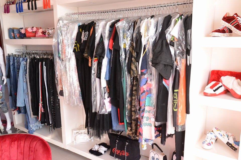VIVEZ CHIC ET GLAMOUR CHEZ COBRA BEAUTY HAIR SHOP DECOLE FAYE SUR LA VDN APRES L'ANCIEN GOOD RADE.