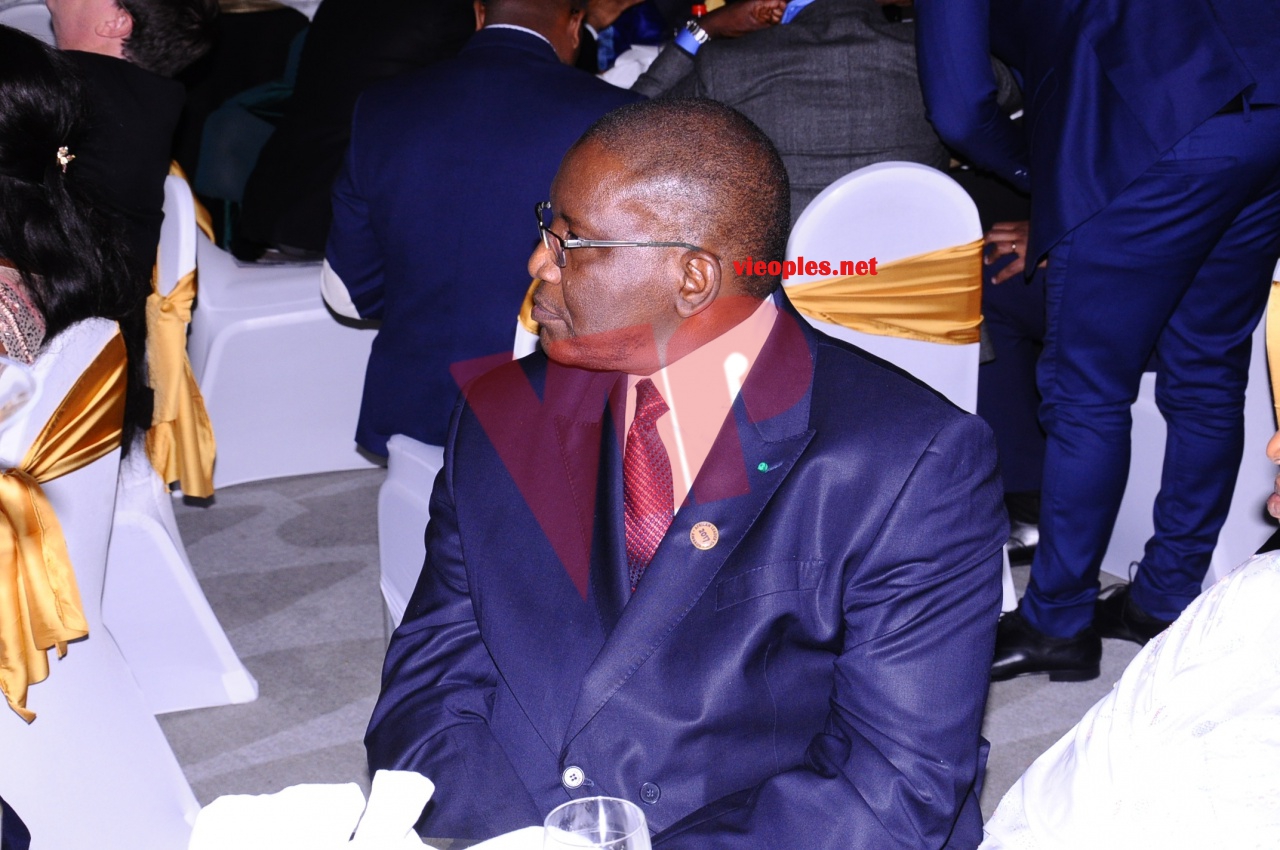 SEM Bassirou Sene ambassadeur du Sénégal à Paris au gala des Award African Leadership de Paris avec le MEDS de Mbagnick Diop.