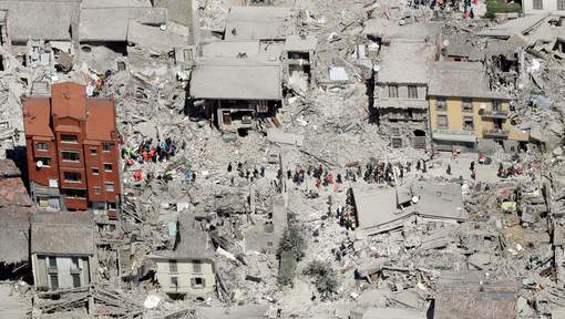 Un puissant séisme frappe l'Irak et l'Iran et fait plus de deux cents morts