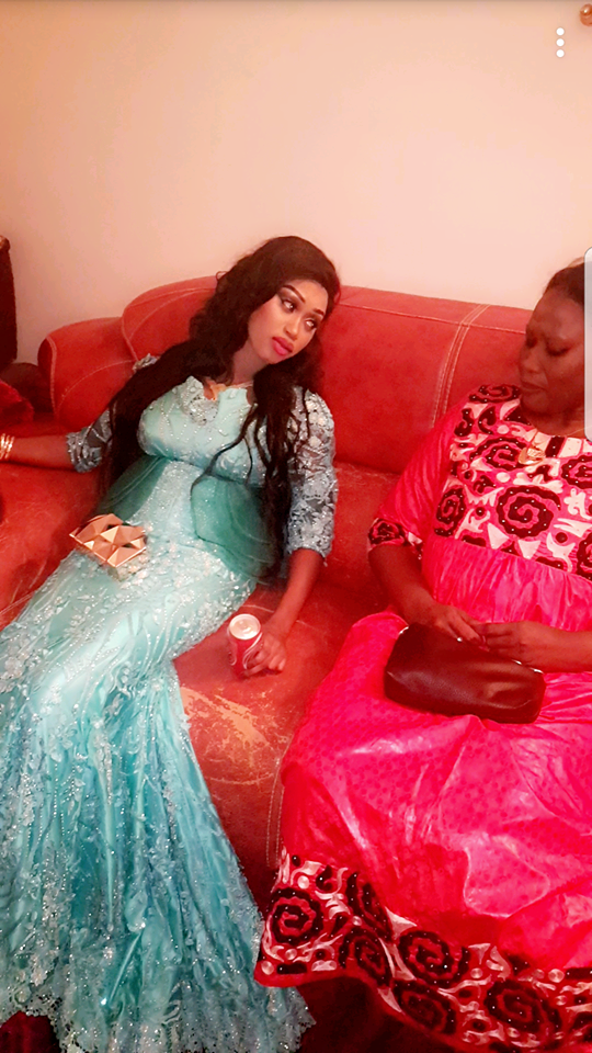 Madame Elou Drame Khadija Choupi toute ravissante le jour du baptéme de sa fille.