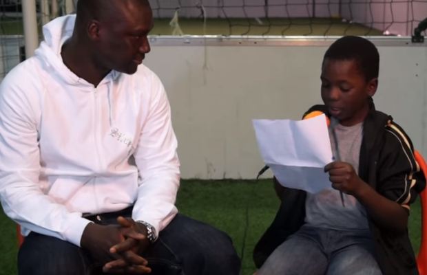 Papa Bouba Diop : mon fils est fier de son père, Quand il discute avec ses copains, il montre la