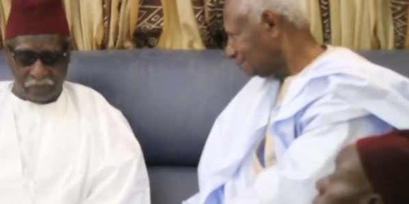 Abdou Diouf à Serigne Mbaye Sy Mansour : « Macky me couvre de tous les honneurs » Abdou Diouf à Serigne Mbaye Sy Mansour : « Macky me couvre de tous les honneurs »