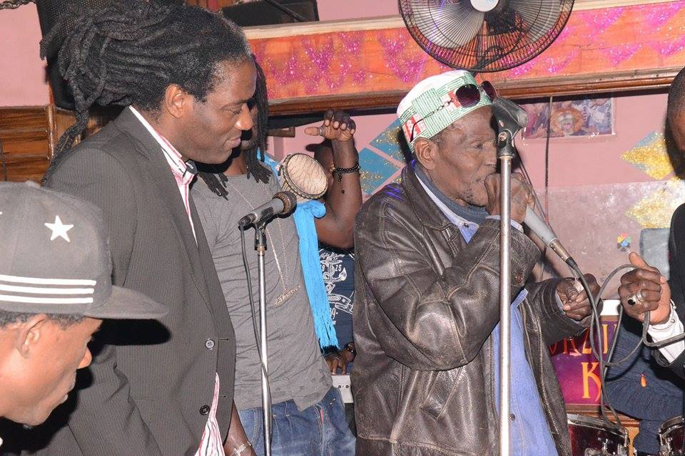Les images de la soirée de MAME GOOR au club Gaindé. Regardez