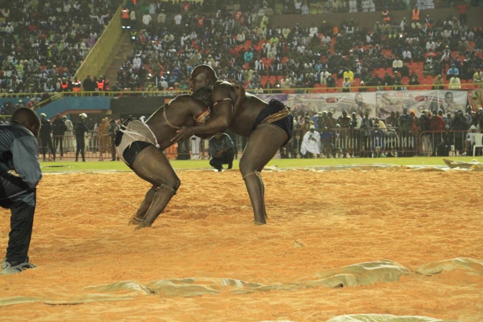 Modou Lô bat Lac de Guiers 2. Regardez le film du combat
