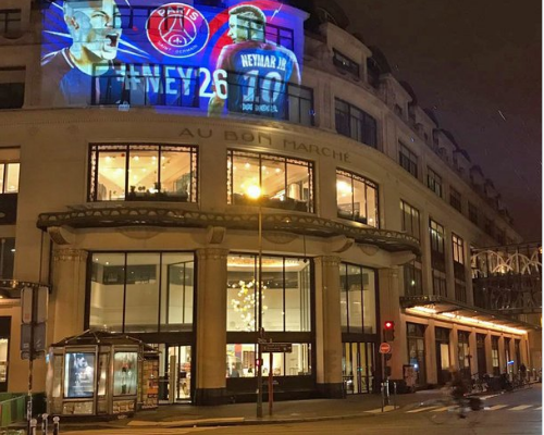 Neymar s’affiche en grand sur les Champs-Elysées pour son anniversaire