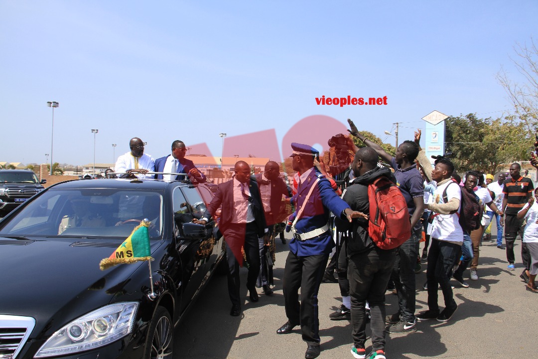 Les images de l'arrivé du nouveau Président Libérien George Whea avec le Président Macky Sall à Dakar.
