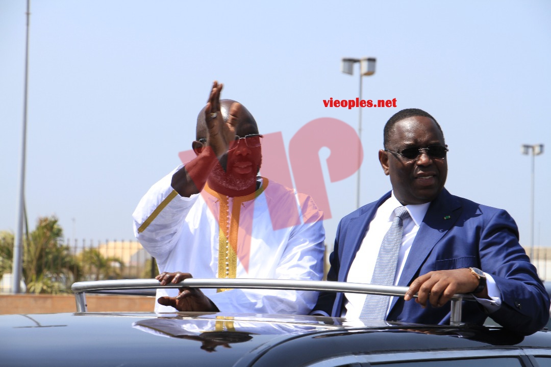 Les images de l'arrivé du nouveau Président Libérien George Whea avec le Président Macky Sall à Dakar.