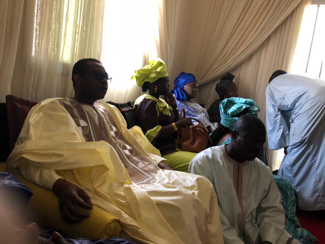 Le ministre conseiller Youssou Ndour en compagnie de Serigne Abdourahmane Mbacké et Mara Dieng à Porokhane chez Sokhna Bali Mountakha.