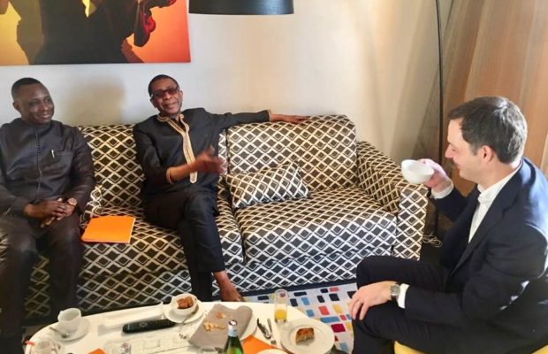 Youssou Ndour en compagnie de son ami Momar Dieng , avec le Ministre de la de la Coopération au développement Belge Alexander de Croo…